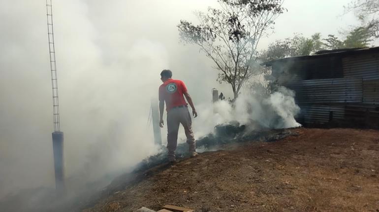 Se incendia casa en Jalpa tras salirse de control quema de pastizal