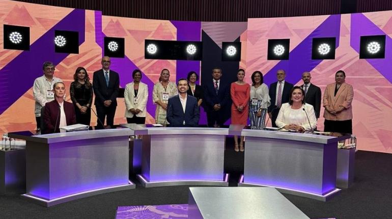 Presidenciables sacan "trapos sucios" de corrupción en primer debate