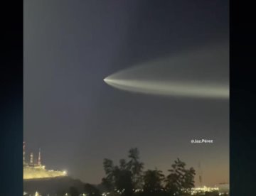 Cohete Falcón 9 de Space X ilumina el cielo en el norte del país