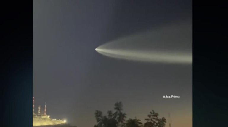 Cohete Falcón 9 de Space X ilumina el cielo en el norte del país