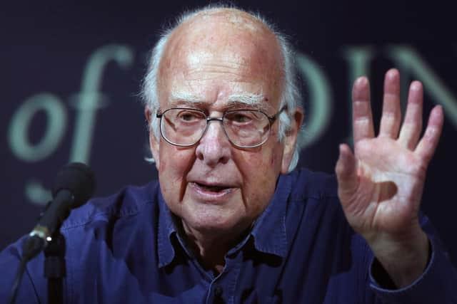 Muere el físico Peter Higgs, reconocido por descubrir "la partícula de Dios"