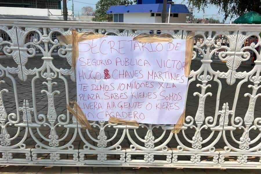 Aparecen cartulinas y mantas contra el secretario de Seguridad en diferentes puntos de Tabasco