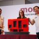 ¡Hasta un chicle le pusieron! Presenta Morena la "Casa Roja" de Xóchitl