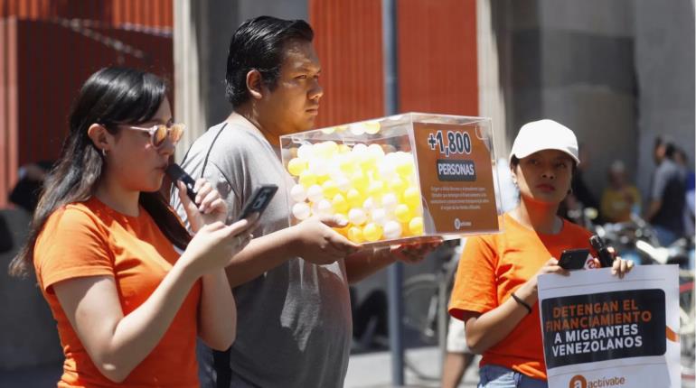 Colectivos recaudan firmas para frenar apoyo de 110 dólares a migrantes venezolanos deportados