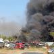 Se incendia retén particular por quema de basura y pastizales; llamas alcanzaron 45 carros chatarra