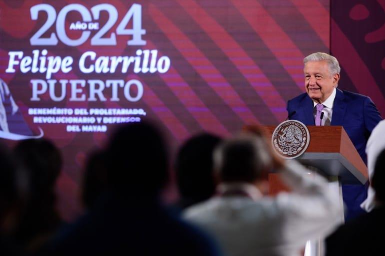 Tienen derecho a manifestarse, no hay ningún problema: Obrador por marcha "marea rosa"