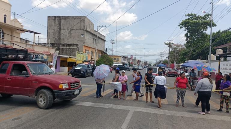 De nuevo padres de primaria en Indeco cierran avenida por obra inconclusa