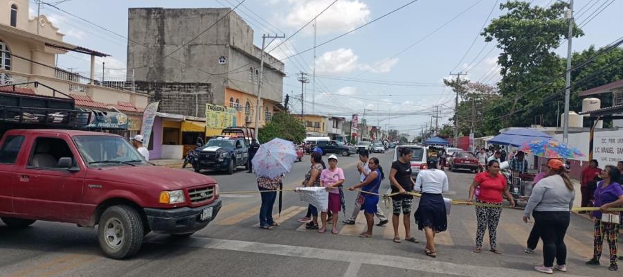 De nuevo padres de primaria en Indeco cierran avenida por obra inconclusa