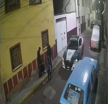 Golpean policías a pareja en CDMX; fueron suspendidos