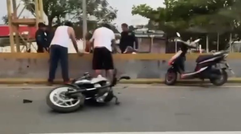 Se registra accidente en la Villahermosa-Frontera entre un motociclista y una camioneta