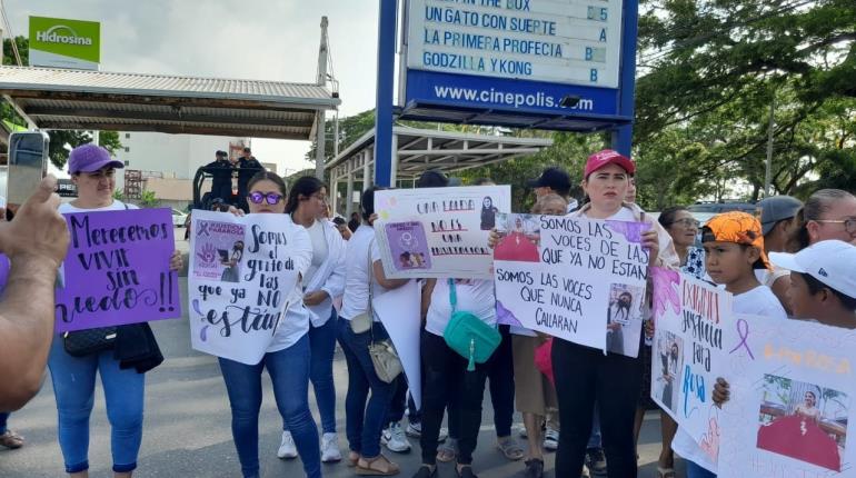 Marchan para exigir justicia por el feminicidio de Rosa Isela en Paraíso