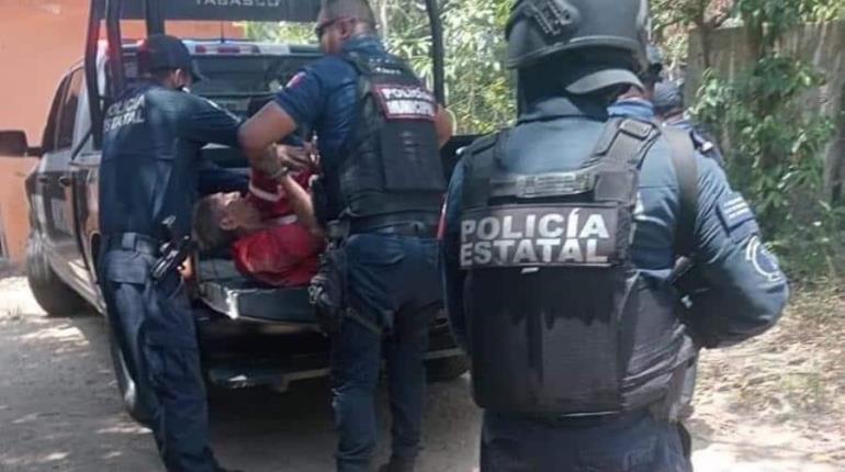 Juez deja en prisión a sujeto que atacó con machete a 2 policías en Cunduacán