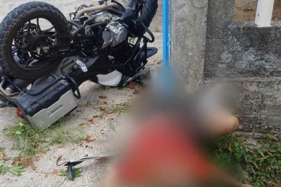 Chocan de frente motociclistas en Comalcalco; uno muere