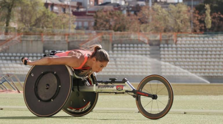 Carmen Giménez, la primera española usuaria de silla de ruedas en correr el maratón de Boston