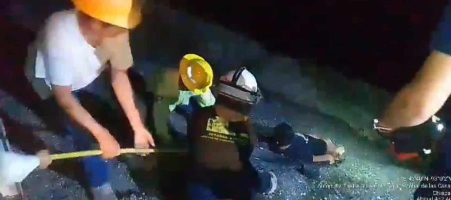 Unidad cae a barranco en la carretera Chiapa de Corzo-San Cristóbal de las Casas