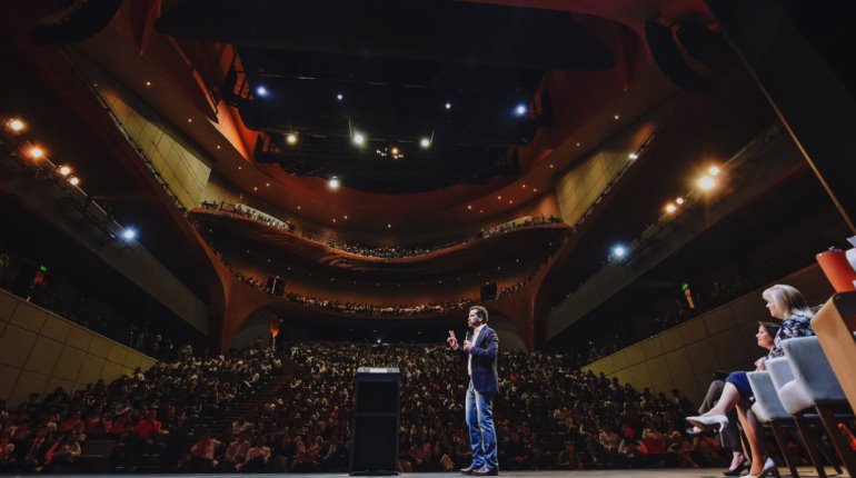 Celebra Máynez encuentro número 18 con universitarios, llama a jóvenes a ser factor de cambio de México