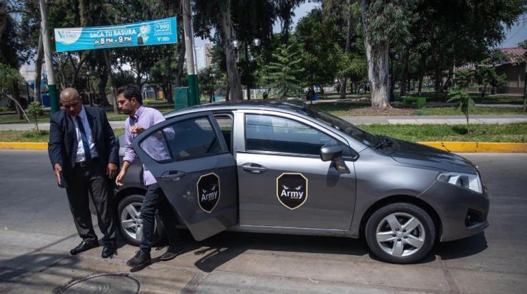 En Perú lanzan app de taxis conducidos por policías y militares