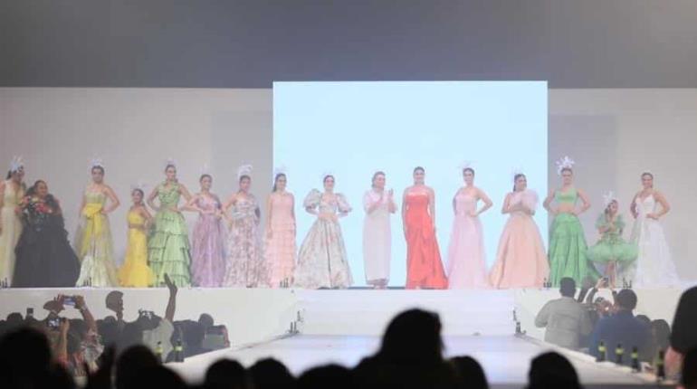 Glamour y alta costura en el Desfile de Modas de Embajadoras 2024