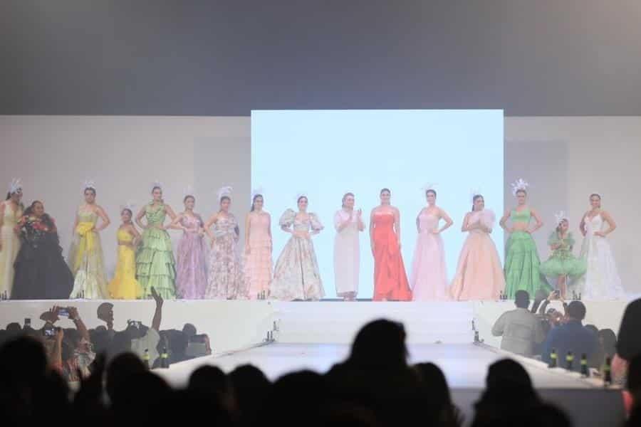 Glamour y alta costura en el Desfile de Modas de Embajadoras 2024