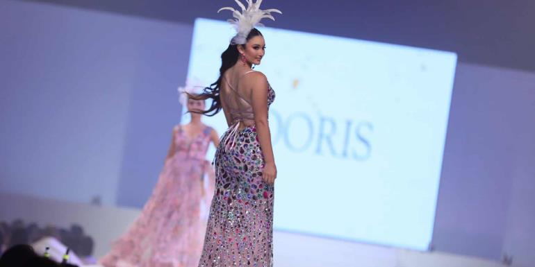 Glamour y alta costura en el Desfile de Modas de Embajadoras 2024