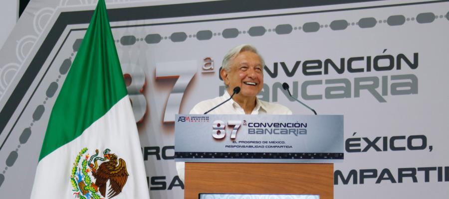 Me trataron muy bien y han sido correspondidos: AMLO al despedirse de banqueros