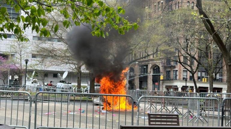 Se prende fuego frente al tribunal de Nueva York donde se llevaba a cabo juicio de Trump