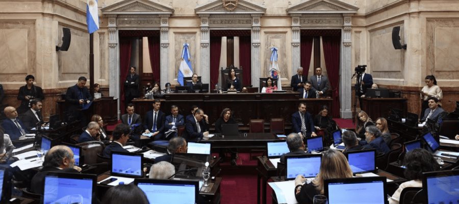 Senadores argentinos aprueban aumentarse el sueldo pese a crisis económica que atraviesa el país