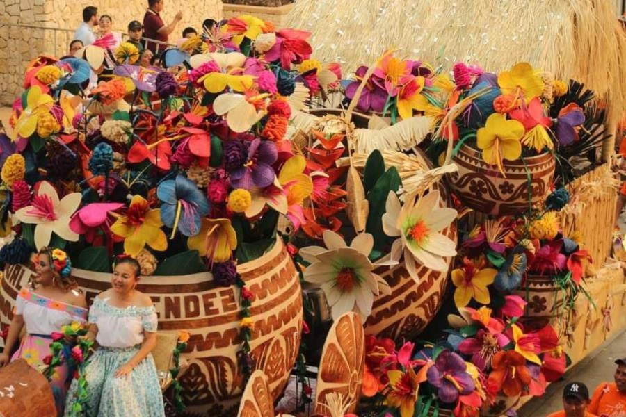 ´Flor de la Jícara´, Jalpa primer lugar del Desfile de Carros Alegóricos 2024