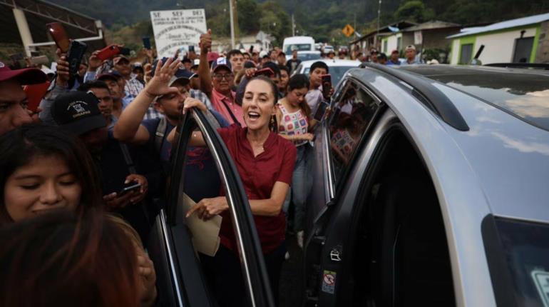 "Es montaje": AMLO sobre retén de encapuchados que paró a Sheinbaum