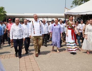 “A divertirse con moderación”: Gobernador Merino a asistentes a la Feria