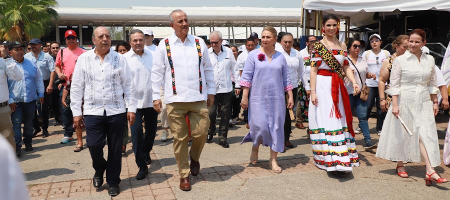 "A divertirse con moderación": Gobernador Merino a asistentes a la Feria