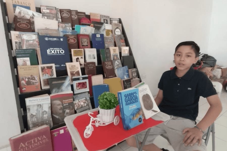 Niño tabasqueño tiene 11 años y ya leyó más de 300 libros