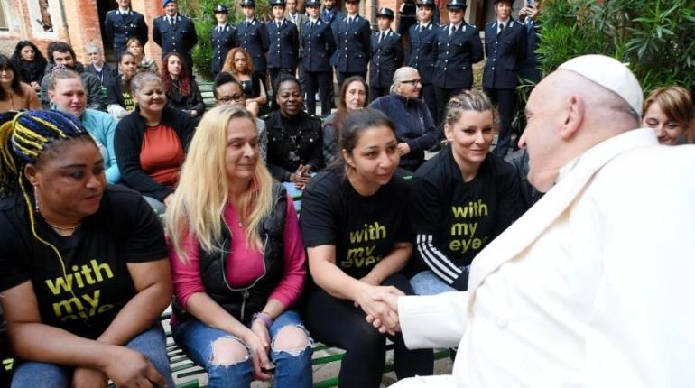 Papa Francisco critica el hacinamiento en las cárceles