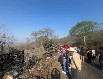 Mueren 2 peregrinos tras accidente de autobús en Huehuetlán el Grande, Puebla
