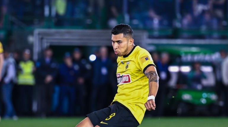 Orbelin Pineda anota en caída del AEK Atenas