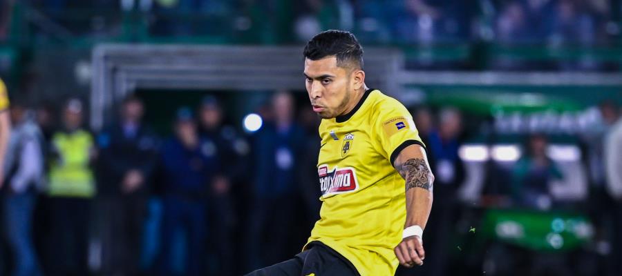 Orbelin Pineda anota en caída del AEK Atenas