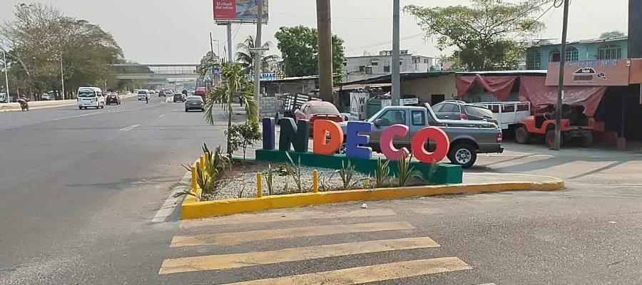 Rehabilitan vecinos y comerciantes letras distintivas de Indeco 