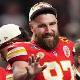 Travis Kelce extiende contrato con Jefes de Kansas City