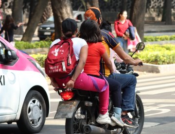 Prohíben diputados a menores de 12 años viajar en motocicleta