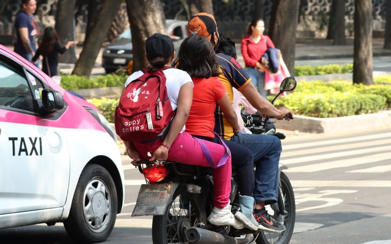 Prohíben diputados a menores de 12 años viajar en motocicleta