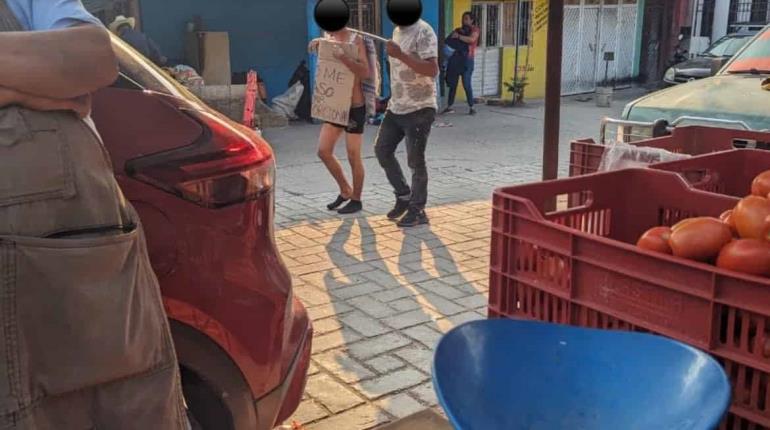 Obligan a presunto extorsionador a caminar en ropa interior por calles de comunidad en Chiapas