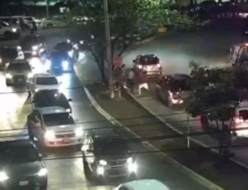 Agente de tránsito en Cancún golpea a conductor; elemento ya fue separado del cargo