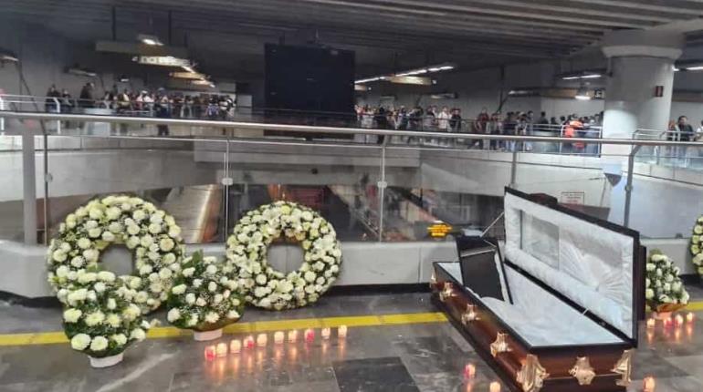 Con ataúd, protestan en el Metro CDXM a 3 años del colapso de la Línea 12