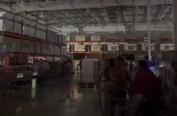 Explota centro eléctrico de CFE y deja sin luz gran parte de periférico entre Plaza Villahermosa, Fovissste y Plutarco Elías Calles