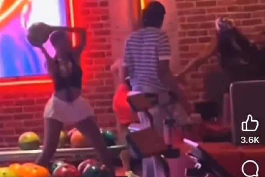 Lanza bola de boliche a la cabeza de otra joven y la noquea en Miami 