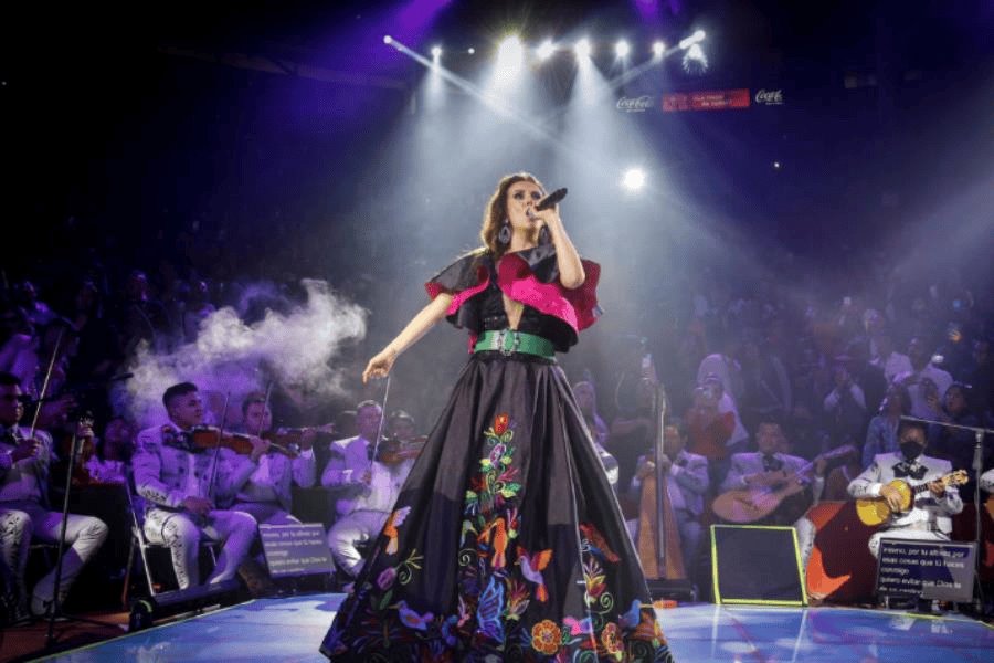 Chemaney en el Teatro del Pueblo, Edith Márquez en el Palenque y Balancán el anfitrión de la Feria