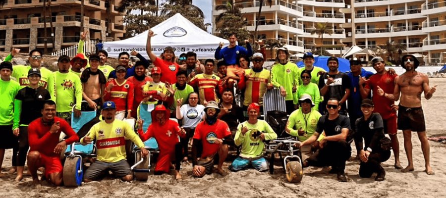 Surfeando sonrisas: Fundación mexicana que empodera a pcd a través de deportes acuáticos