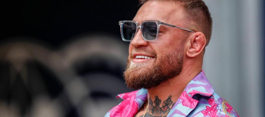 Conor McGregor llama perra a Canelo y lo invita a boxear sin guantes con De la Hoya