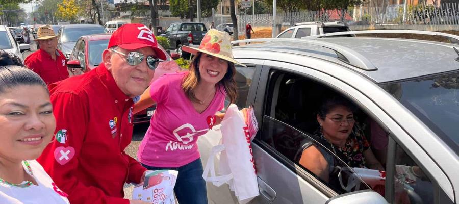 Con volanteo en cruceros de Tabasco promocionan voto a favor de Xóchitl Gálvez