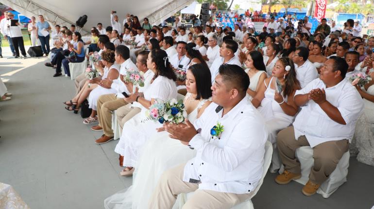Se dan el "sí" 30 parejas en boda colectiva en la Feria Tabasco